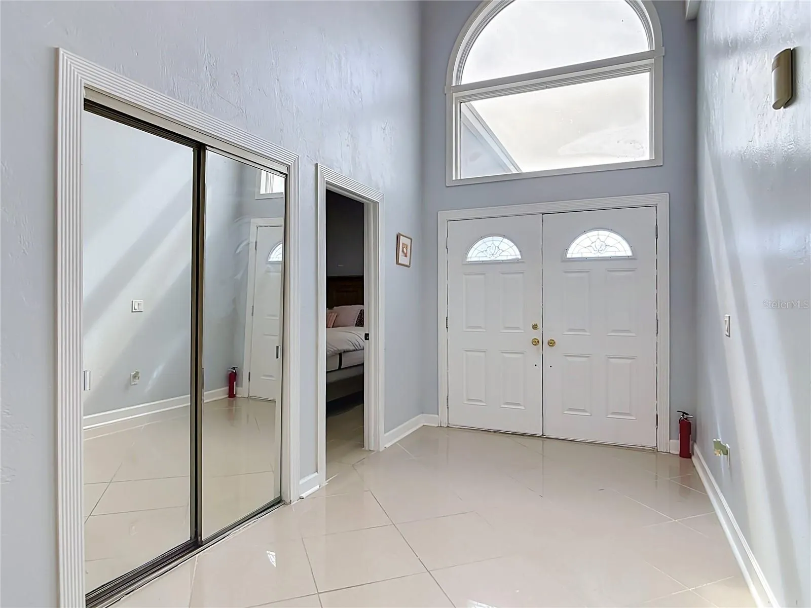 5 BAY POINTE DR