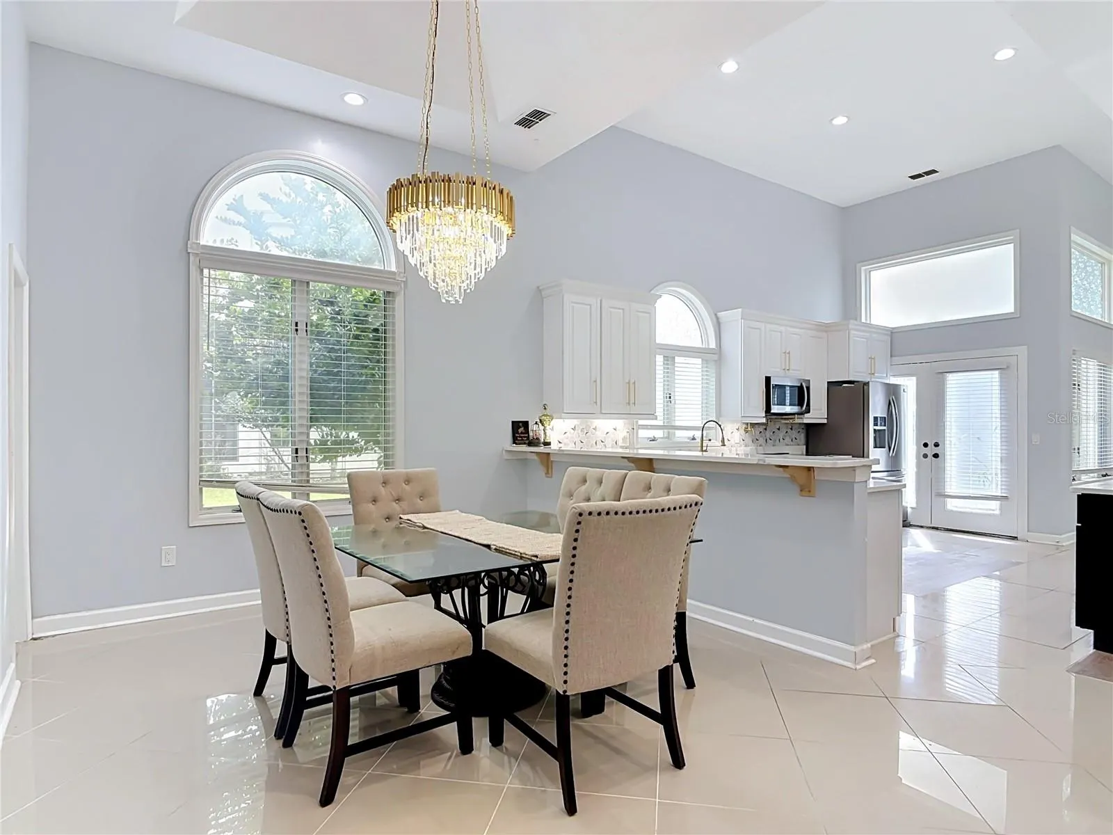 5 BAY POINTE DR