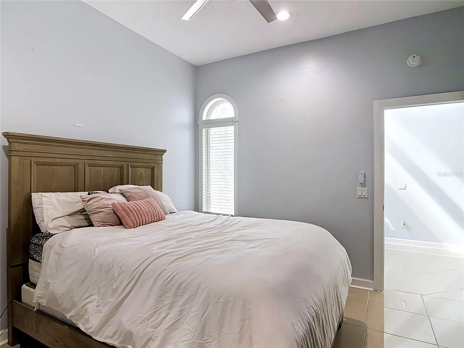 5 BAY POINTE DR