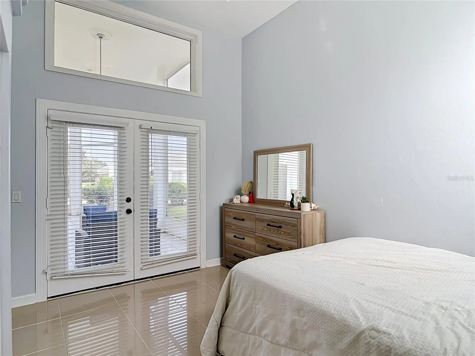 5 BAY POINTE DR