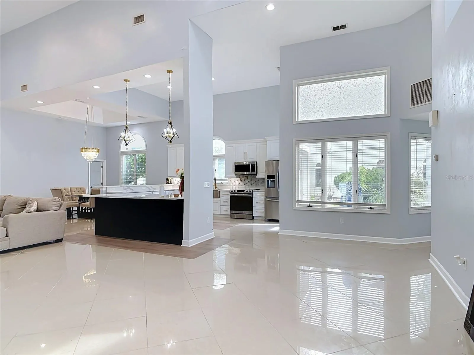 5 BAY POINTE DR