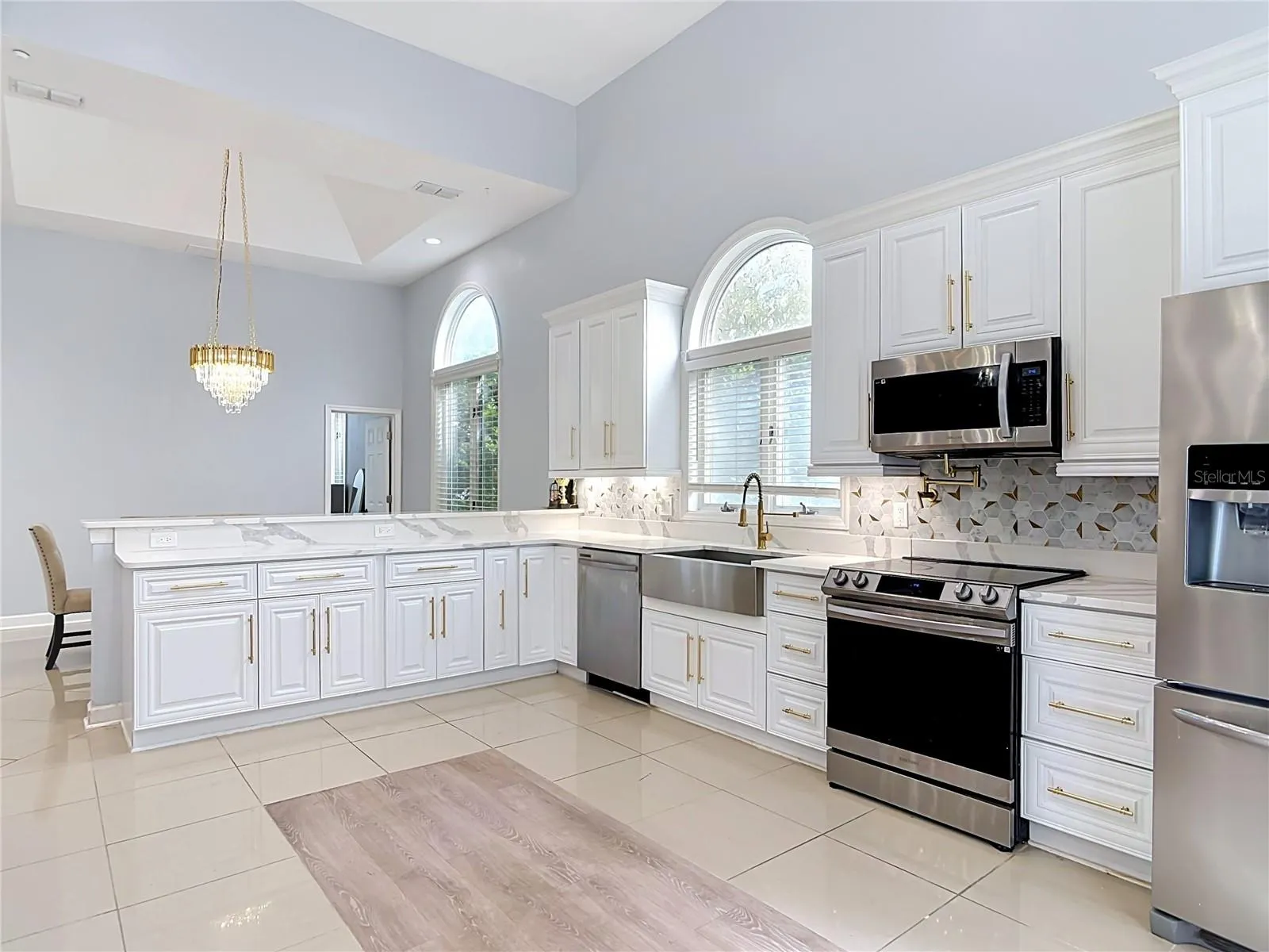 5 BAY POINTE DR