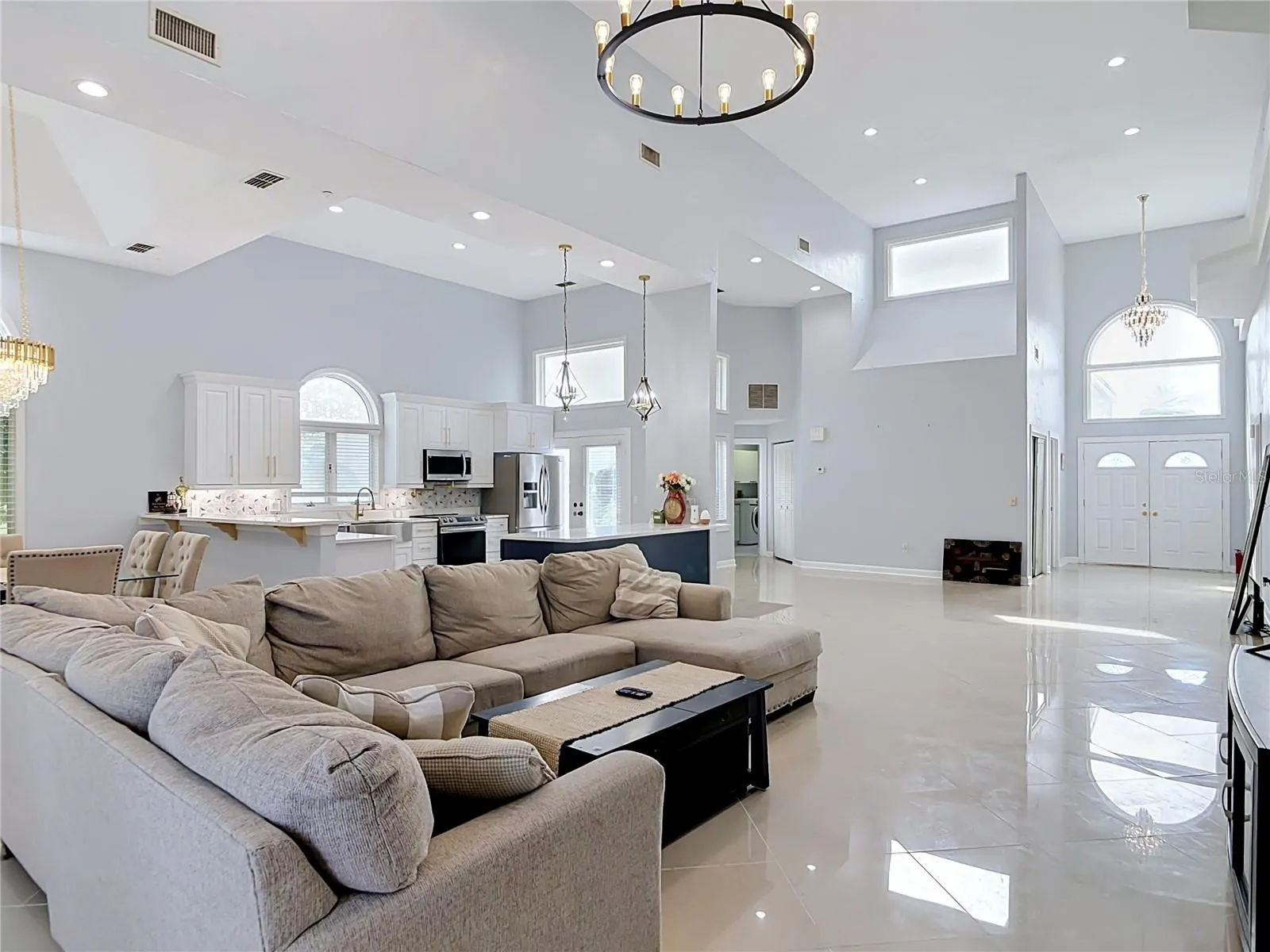 5 BAY POINTE DR