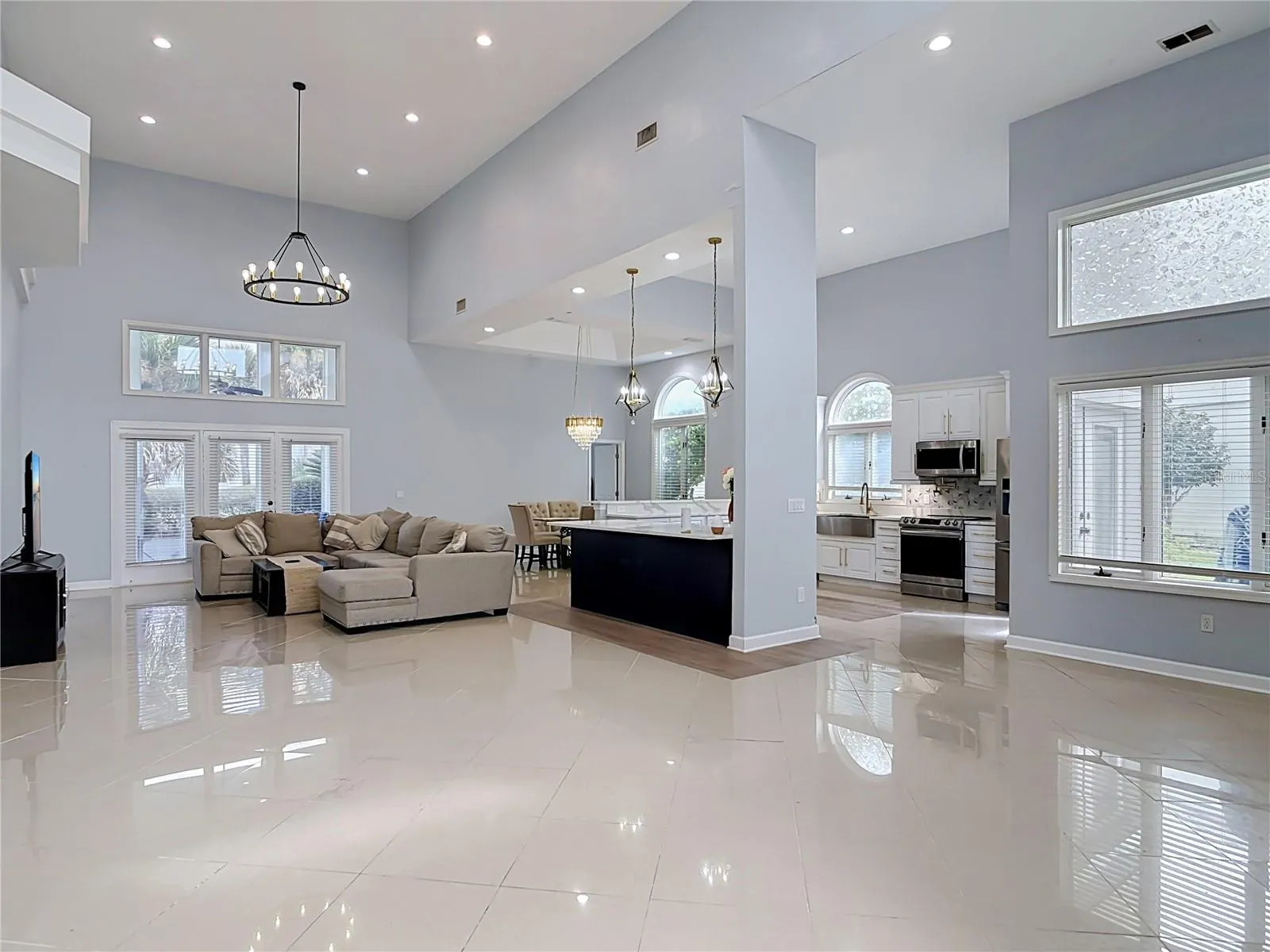 5 BAY POINTE DR