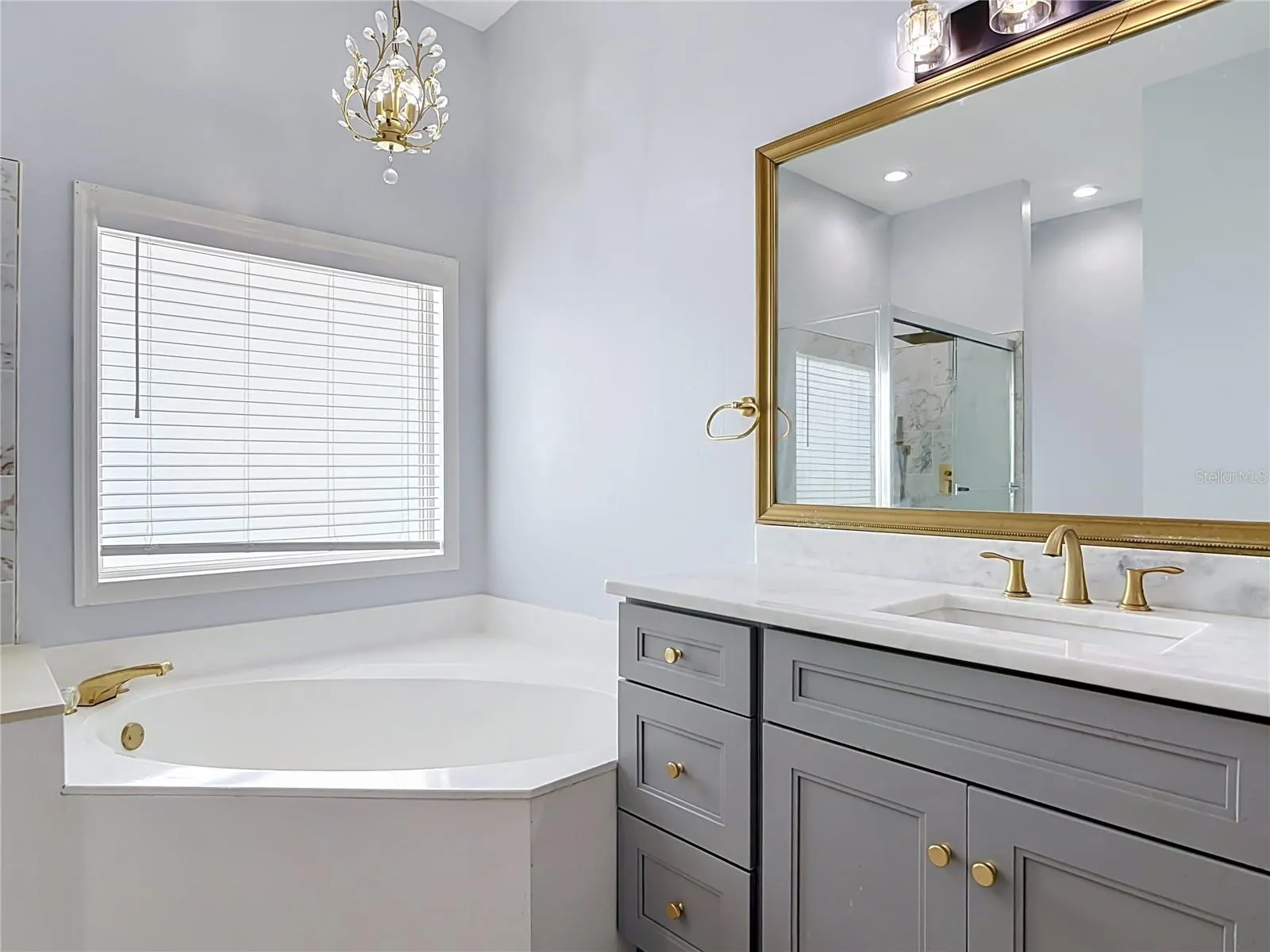 5 BAY POINTE DR