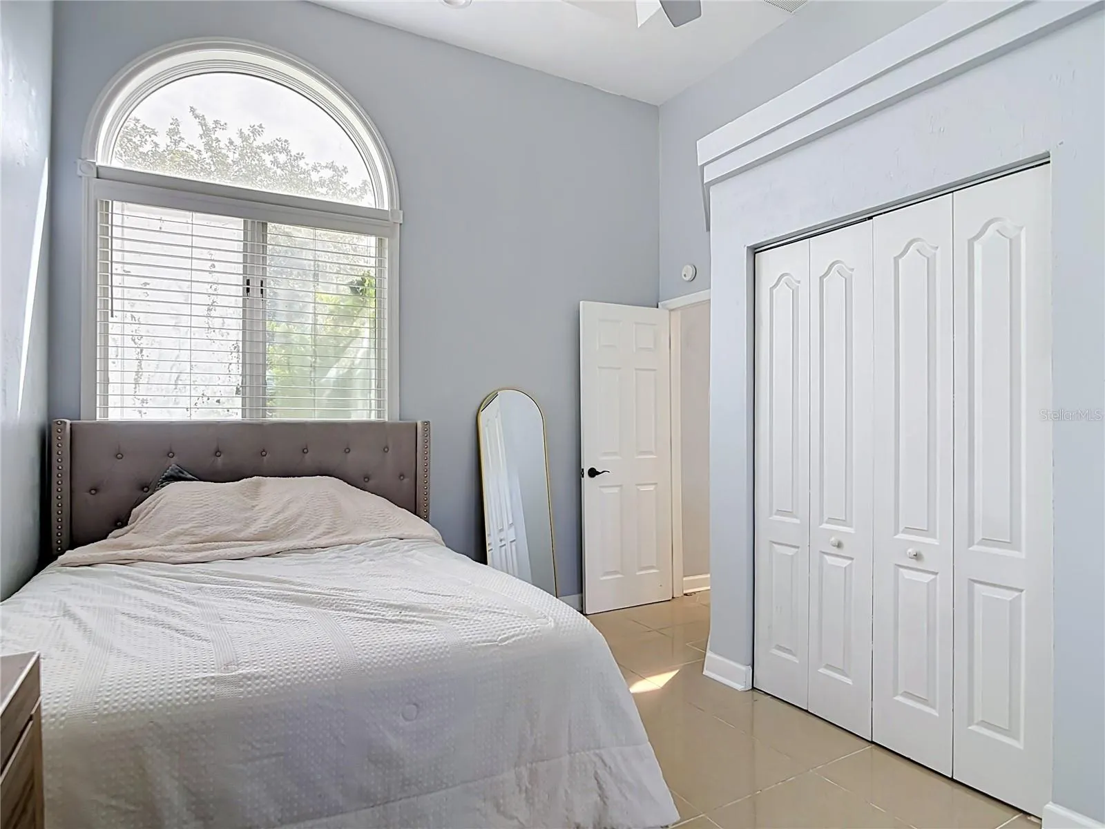 5 BAY POINTE DR