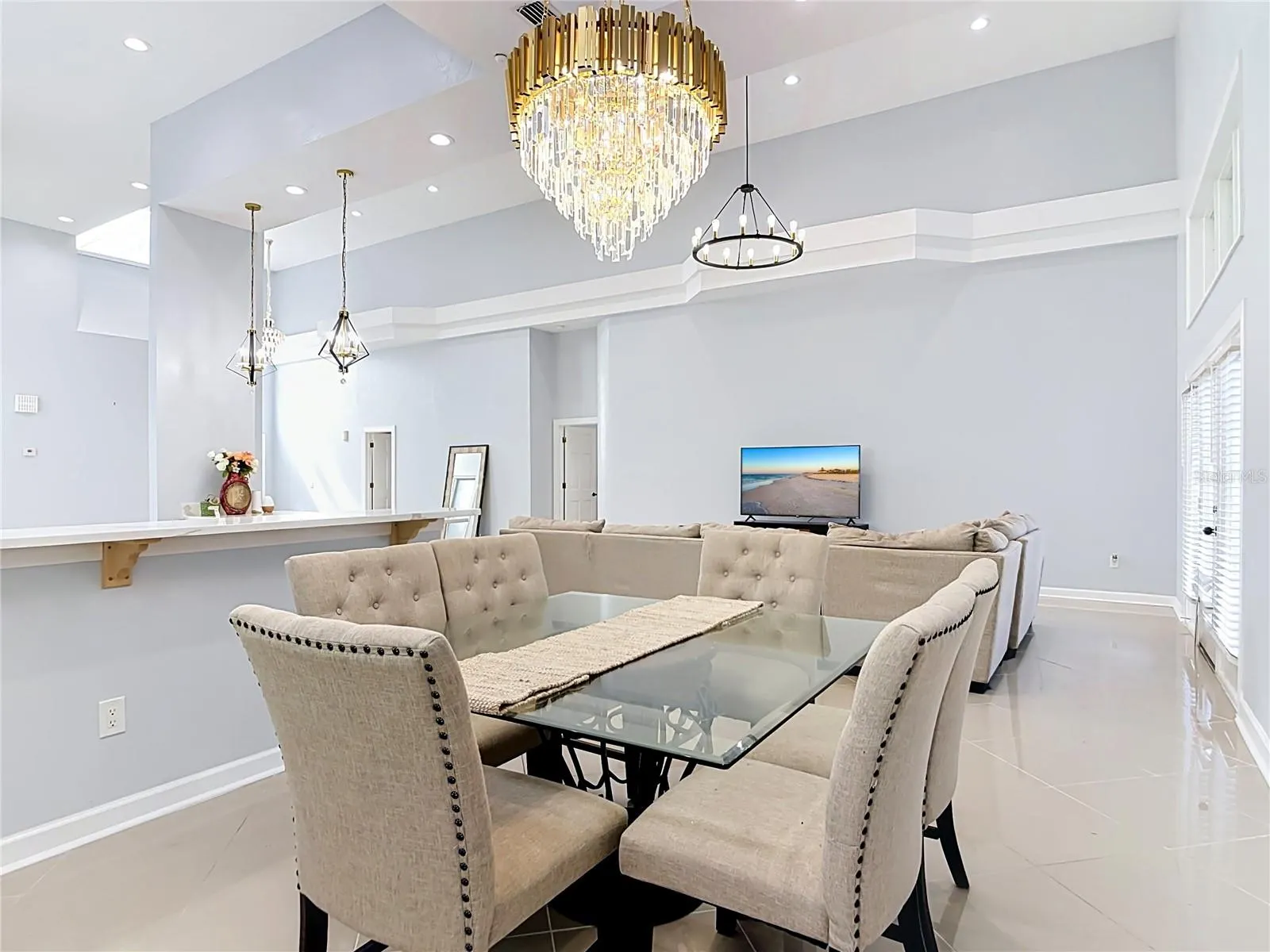 5 BAY POINTE DR