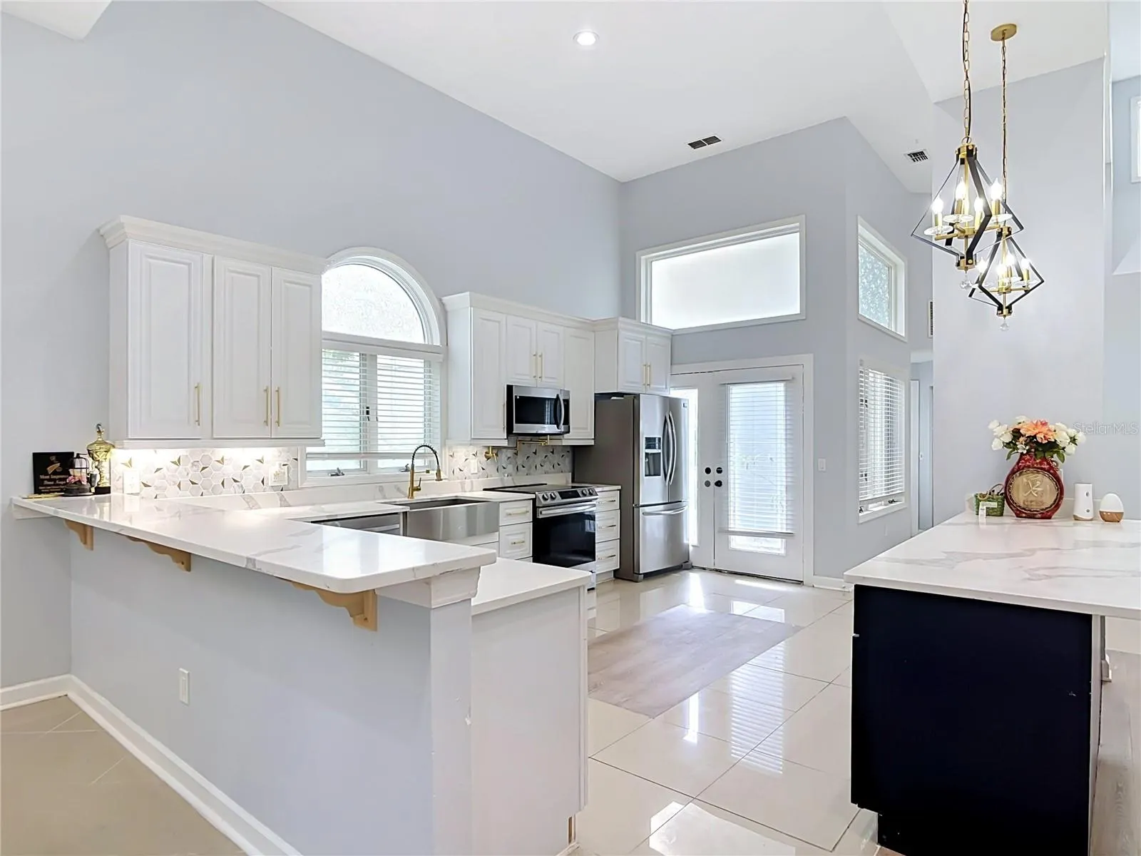 5 BAY POINTE DR