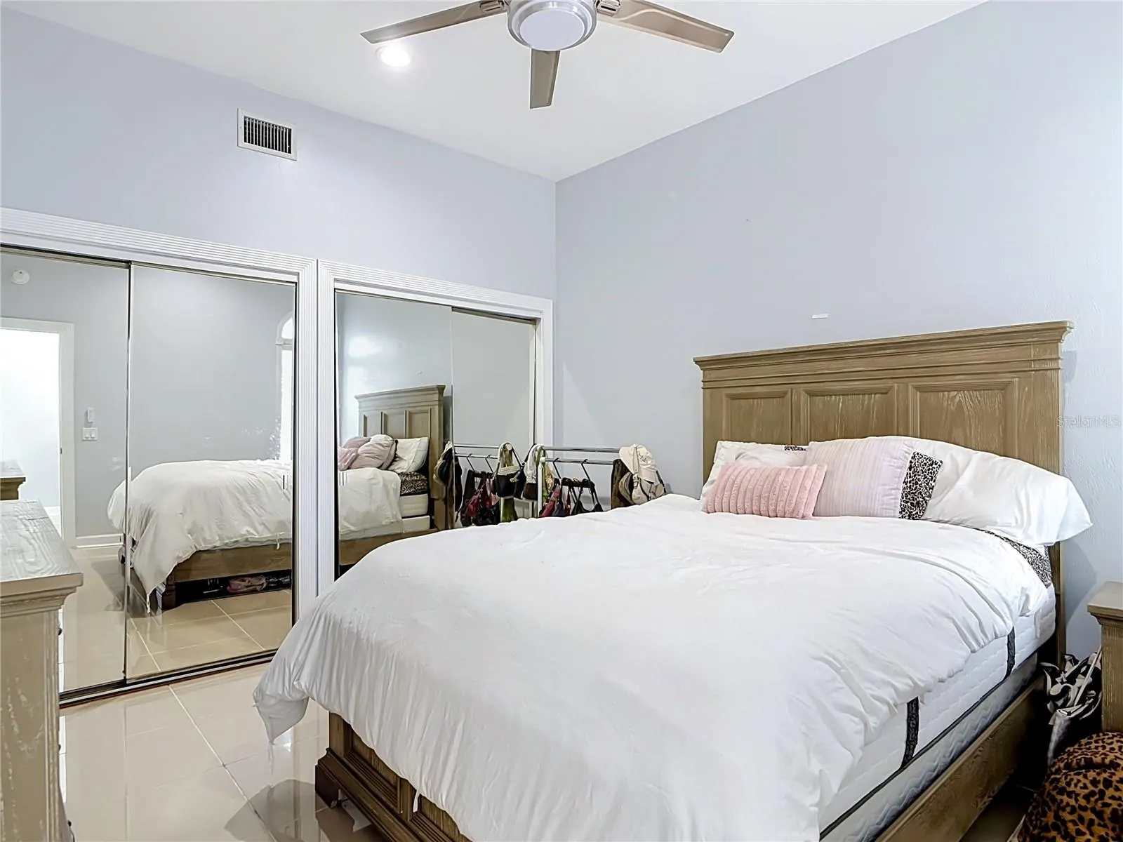 5 BAY POINTE DR