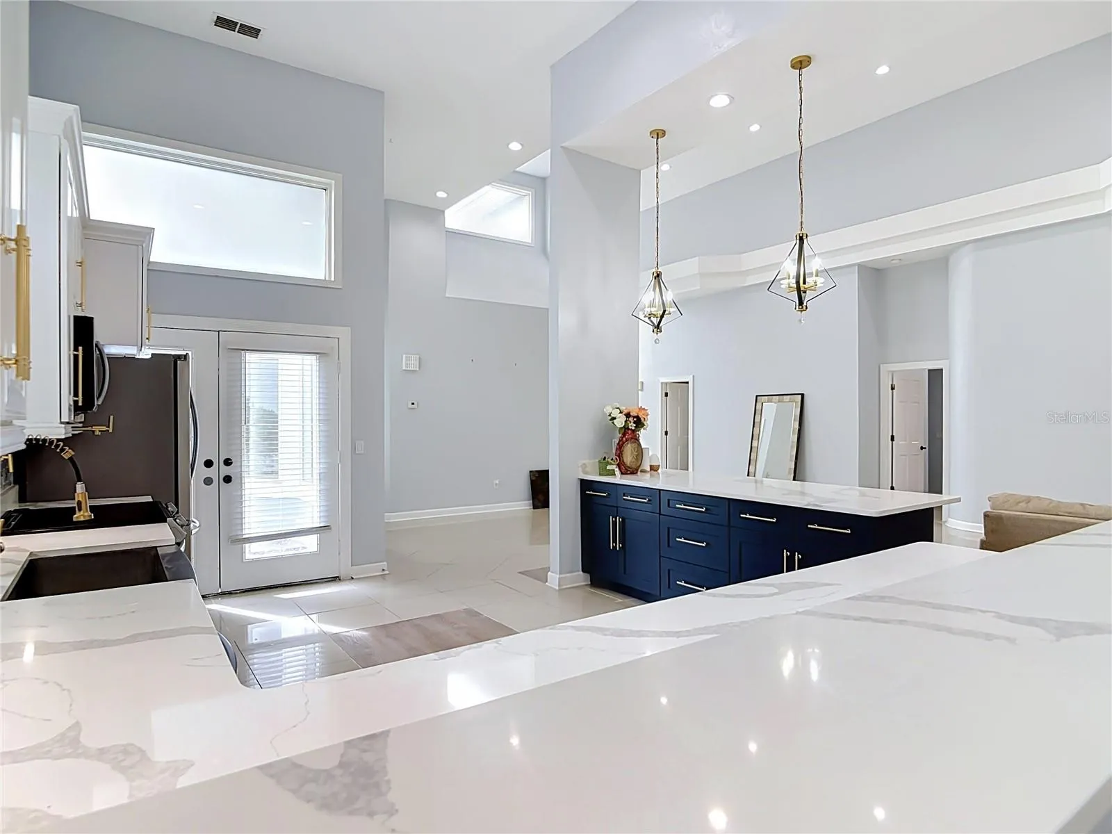 5 BAY POINTE DR
