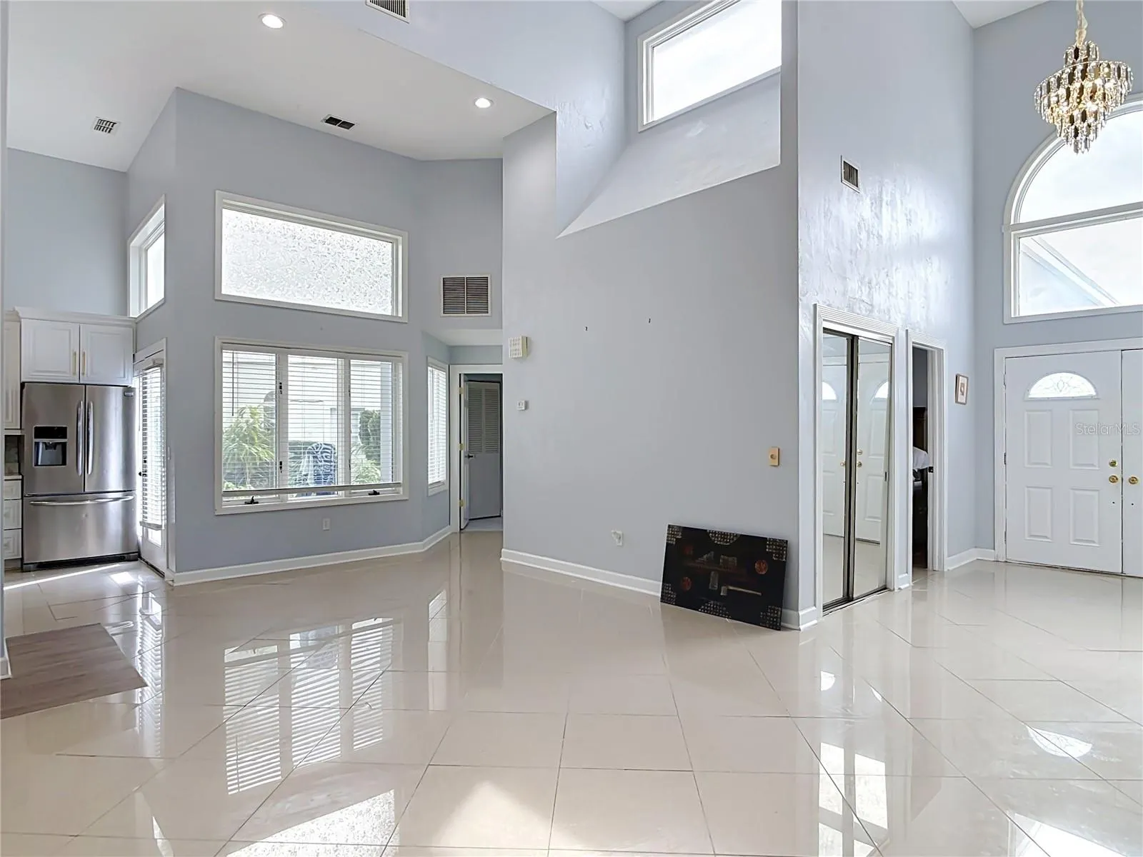 5 BAY POINTE DR