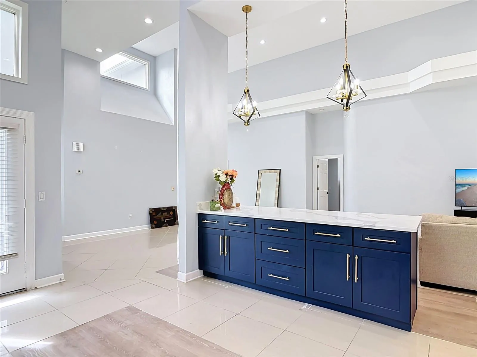 5 BAY POINTE DR
