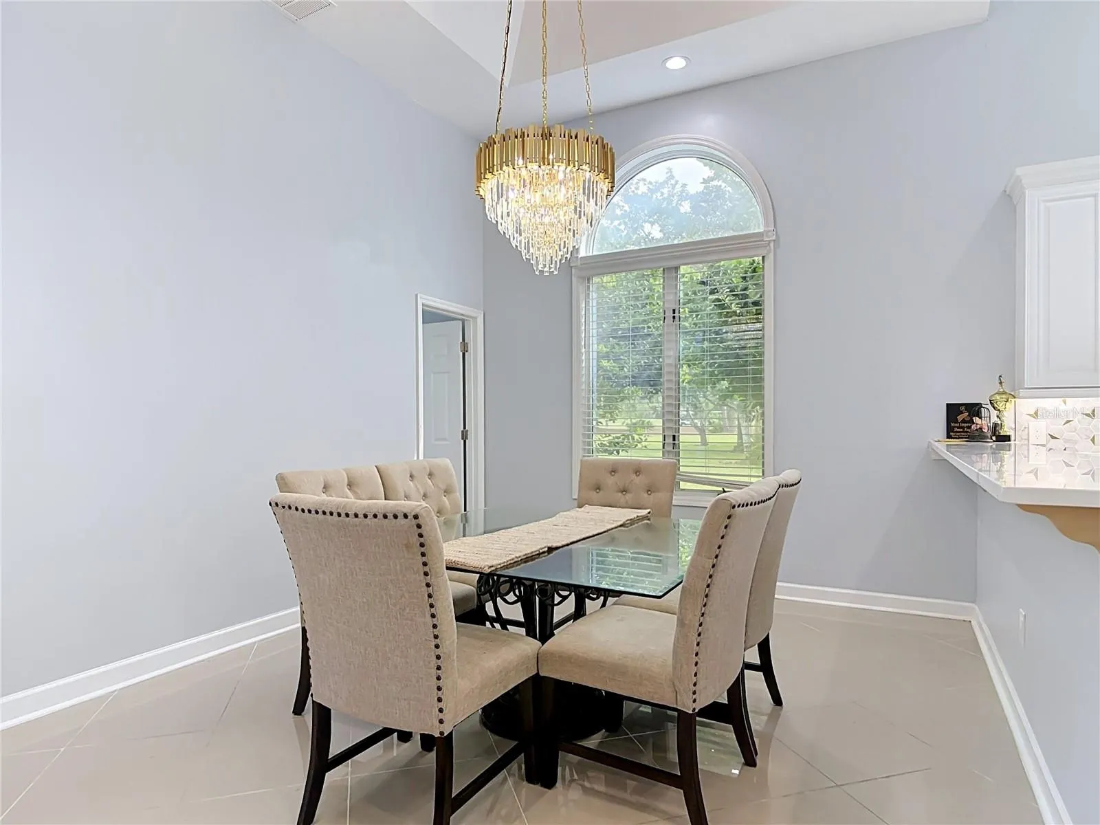5 BAY POINTE DR