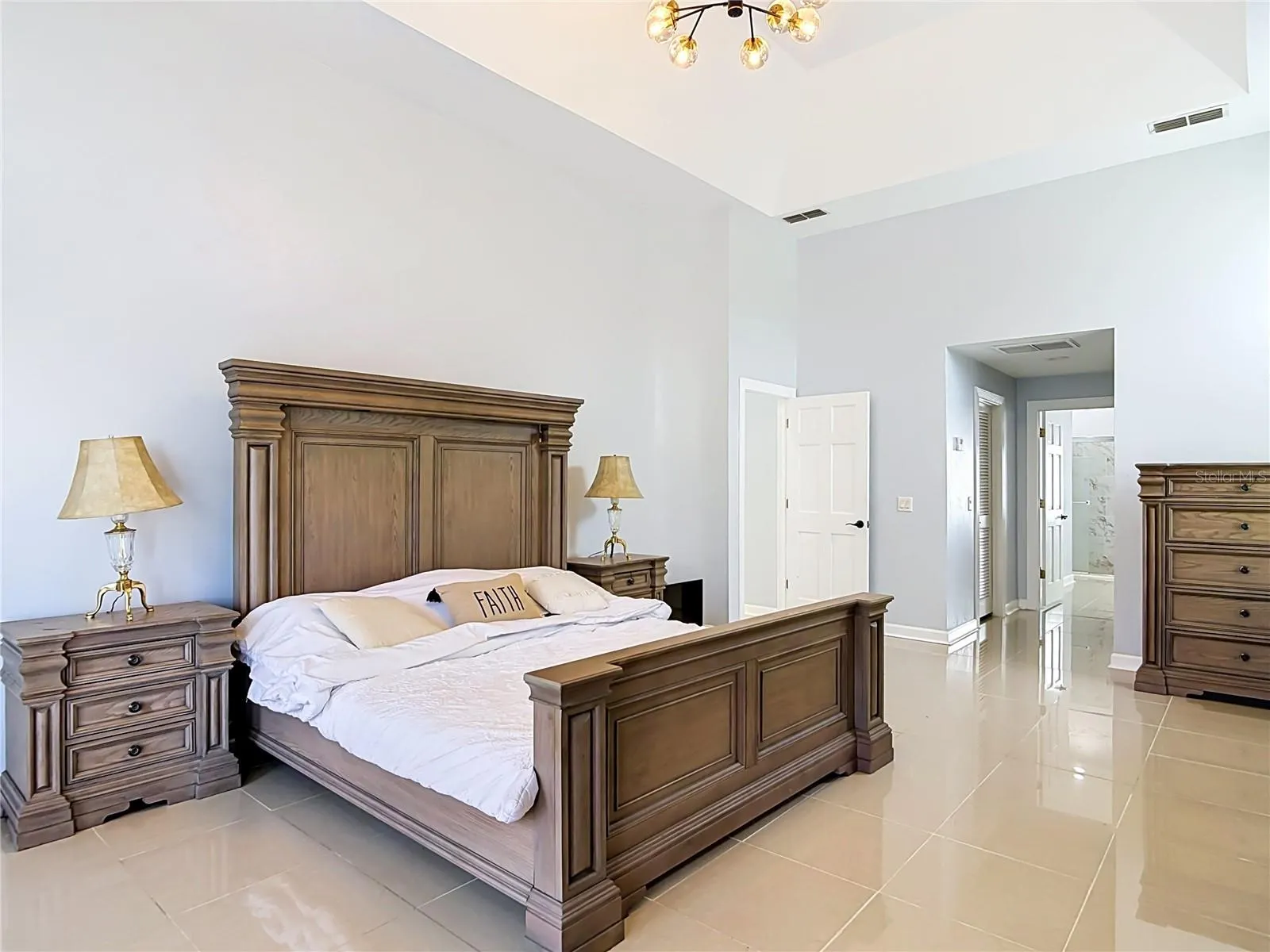 5 BAY POINTE DR