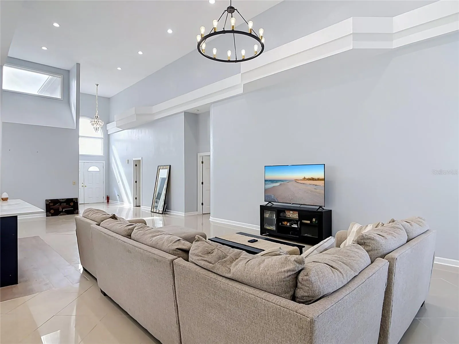5 BAY POINTE DR