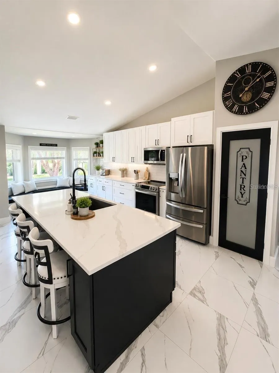 14 LAMOYNE LN