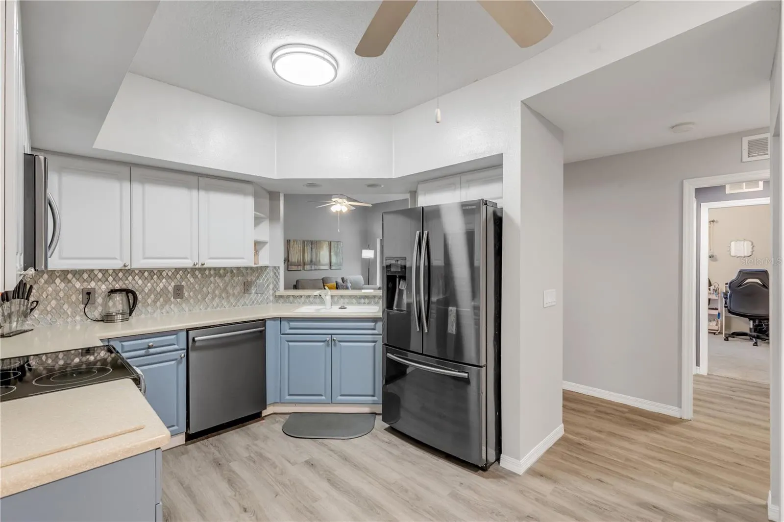 5466 COMPASS PT #101, #101