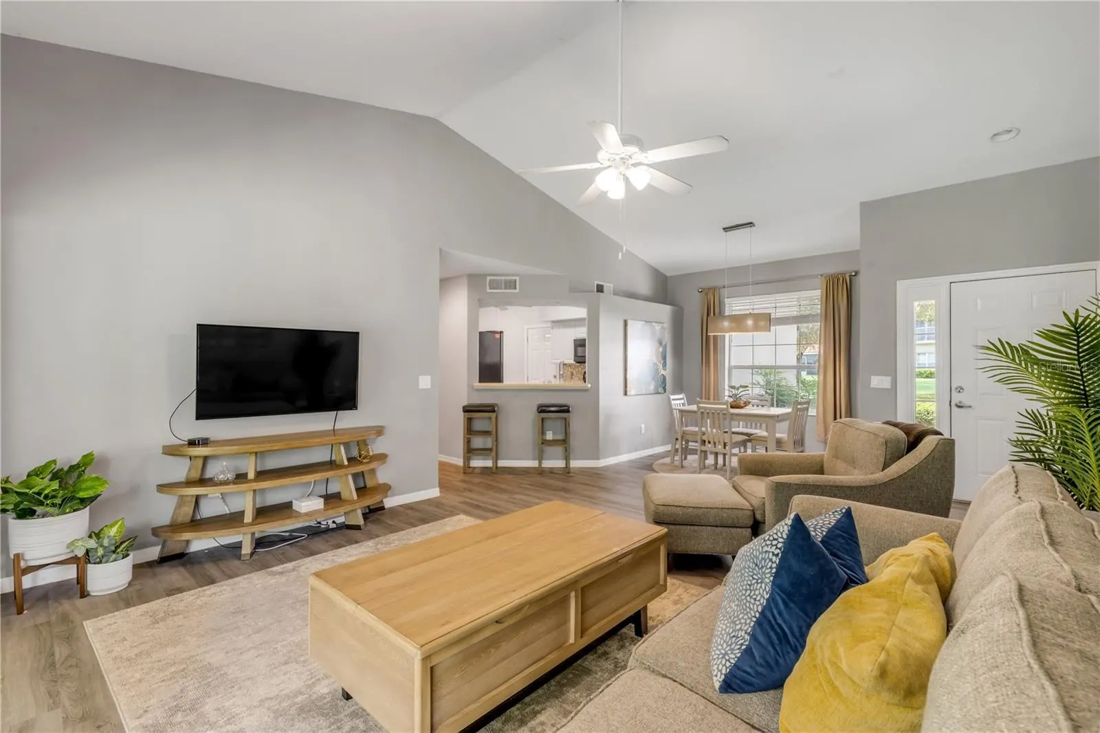 5466 COMPASS PT #101, #101
