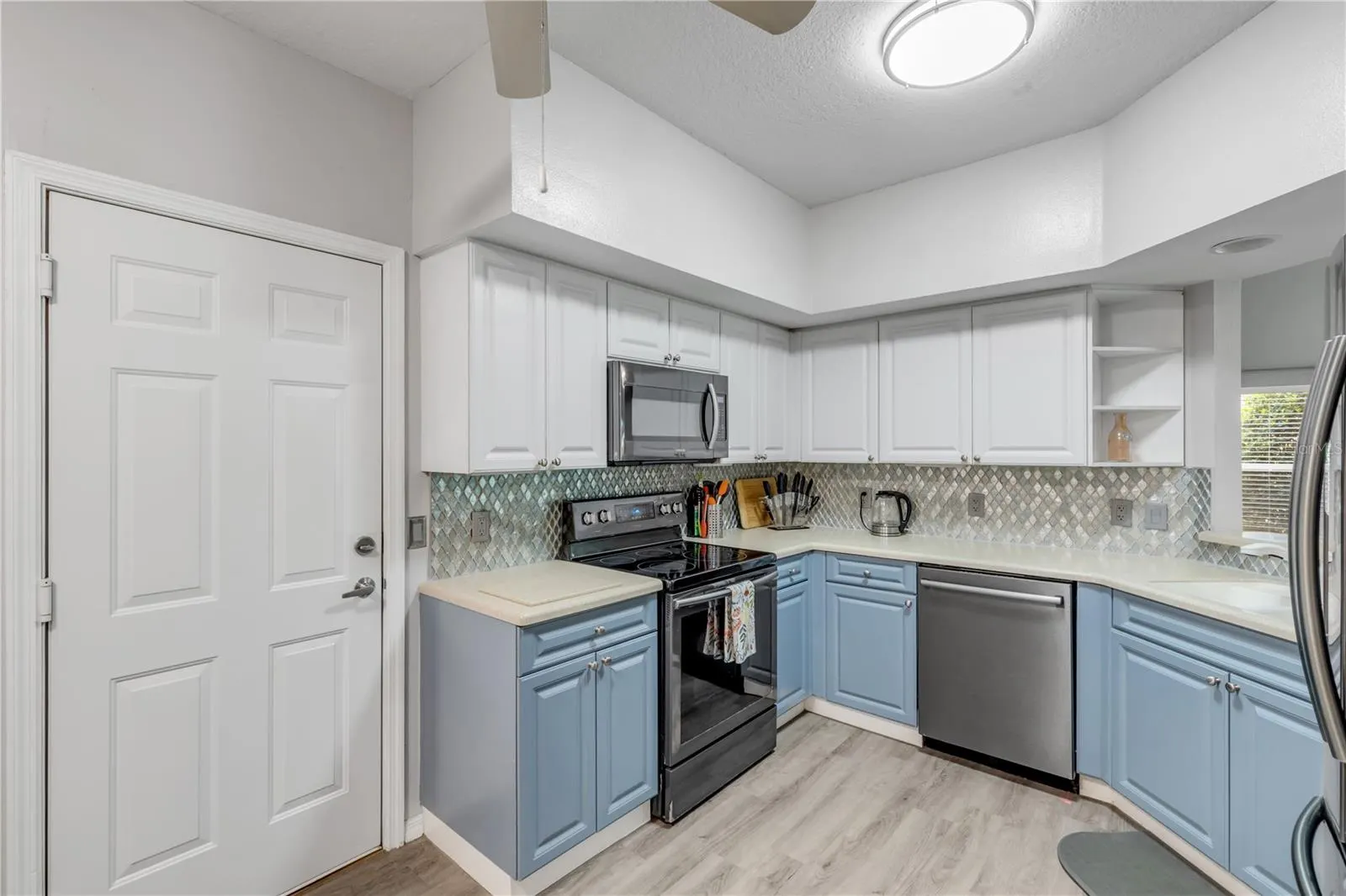 5466 COMPASS PT #101, #101
