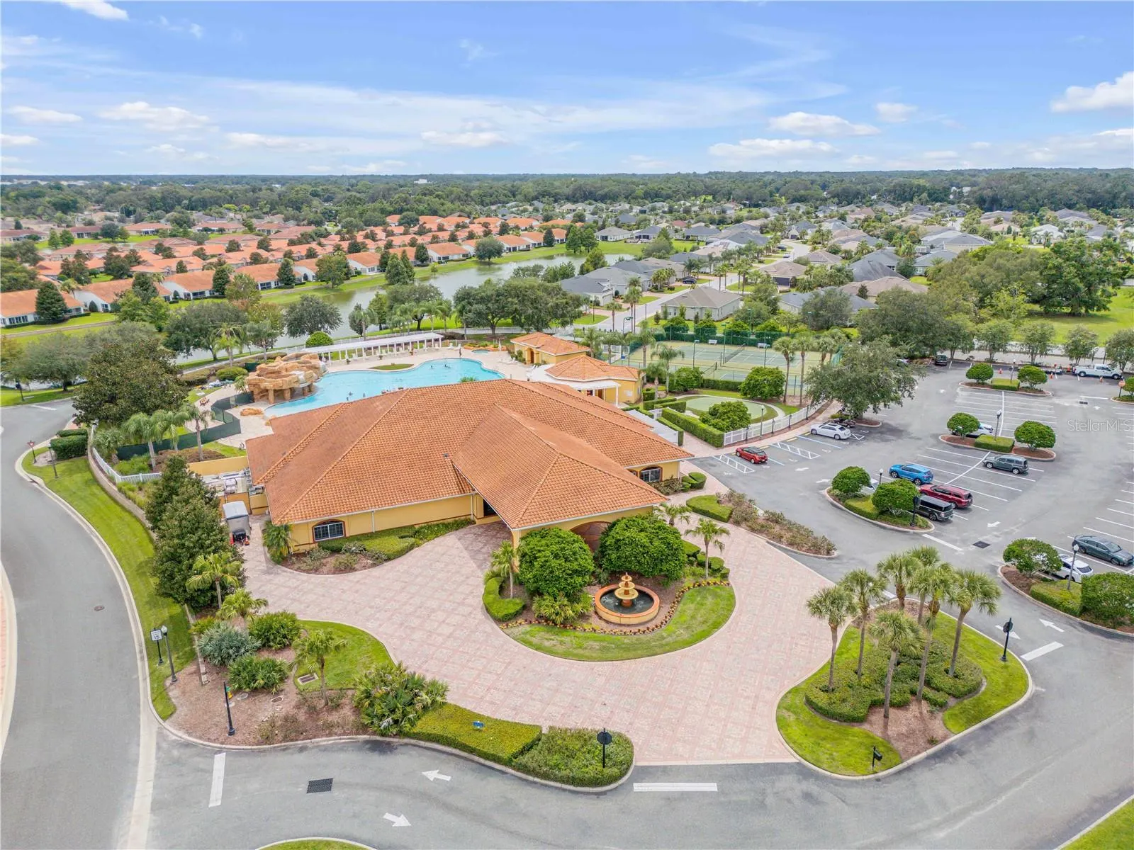5466 COMPASS PT #101, #101