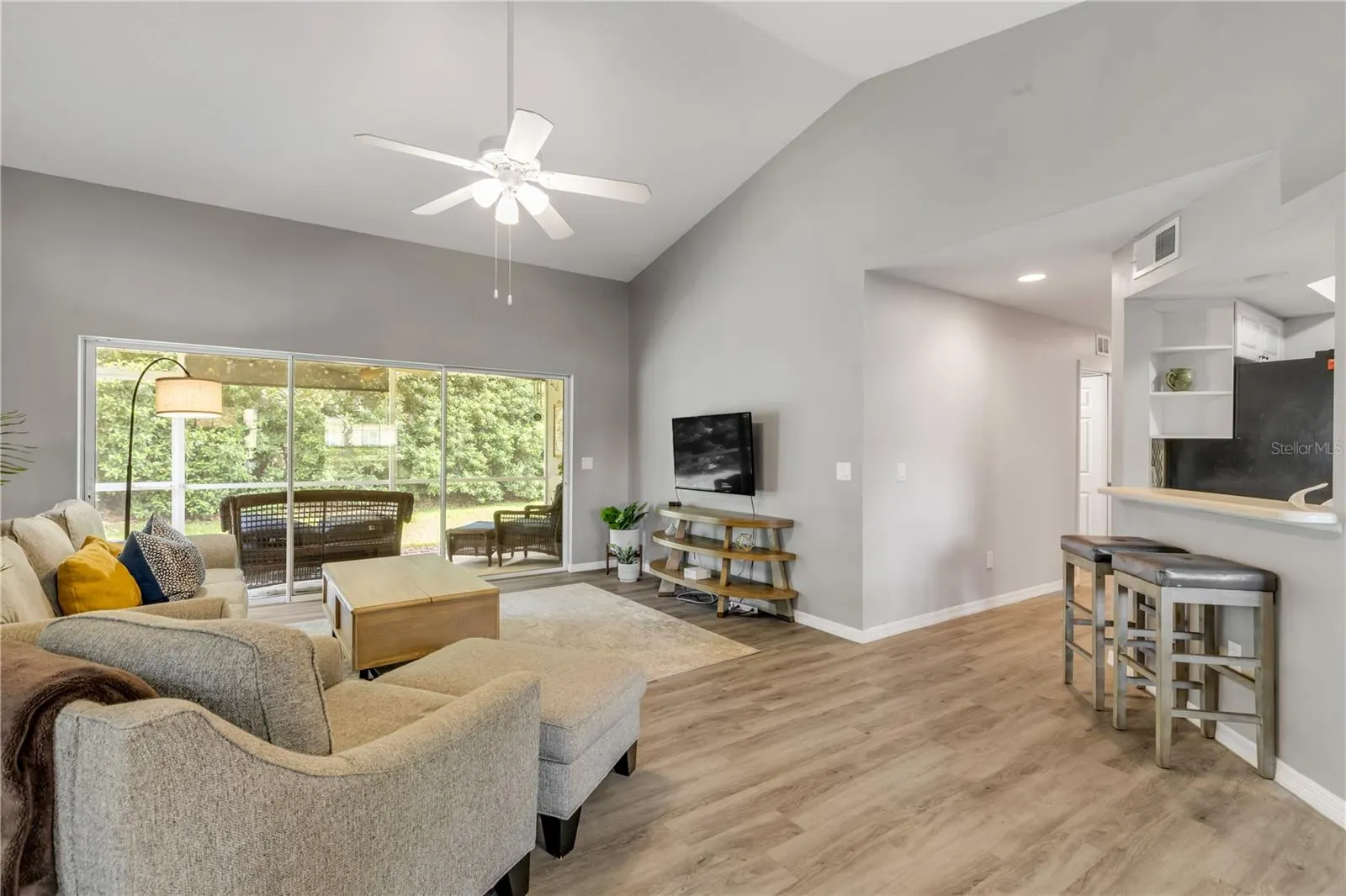 5466 COMPASS PT #101, #101