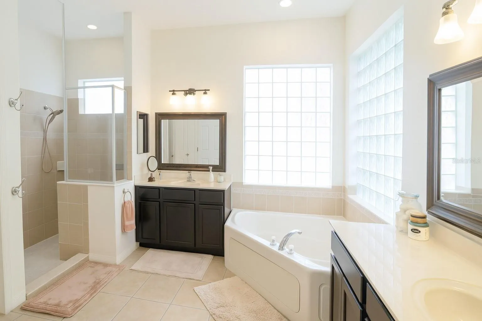 326 LARGOVISTA DR
