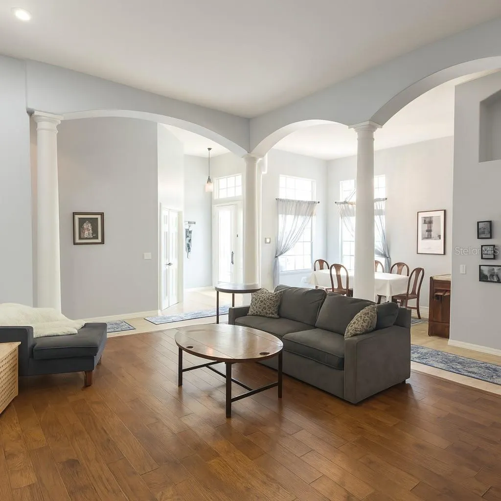 326 LARGOVISTA DR