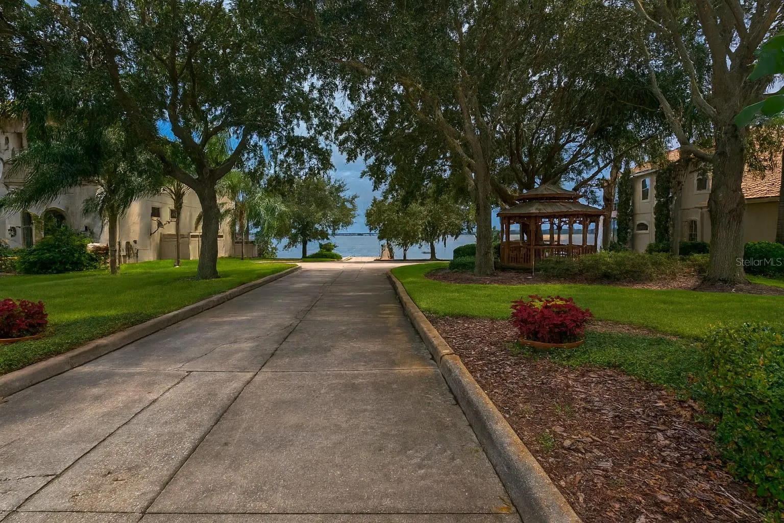 326 LARGOVISTA DR