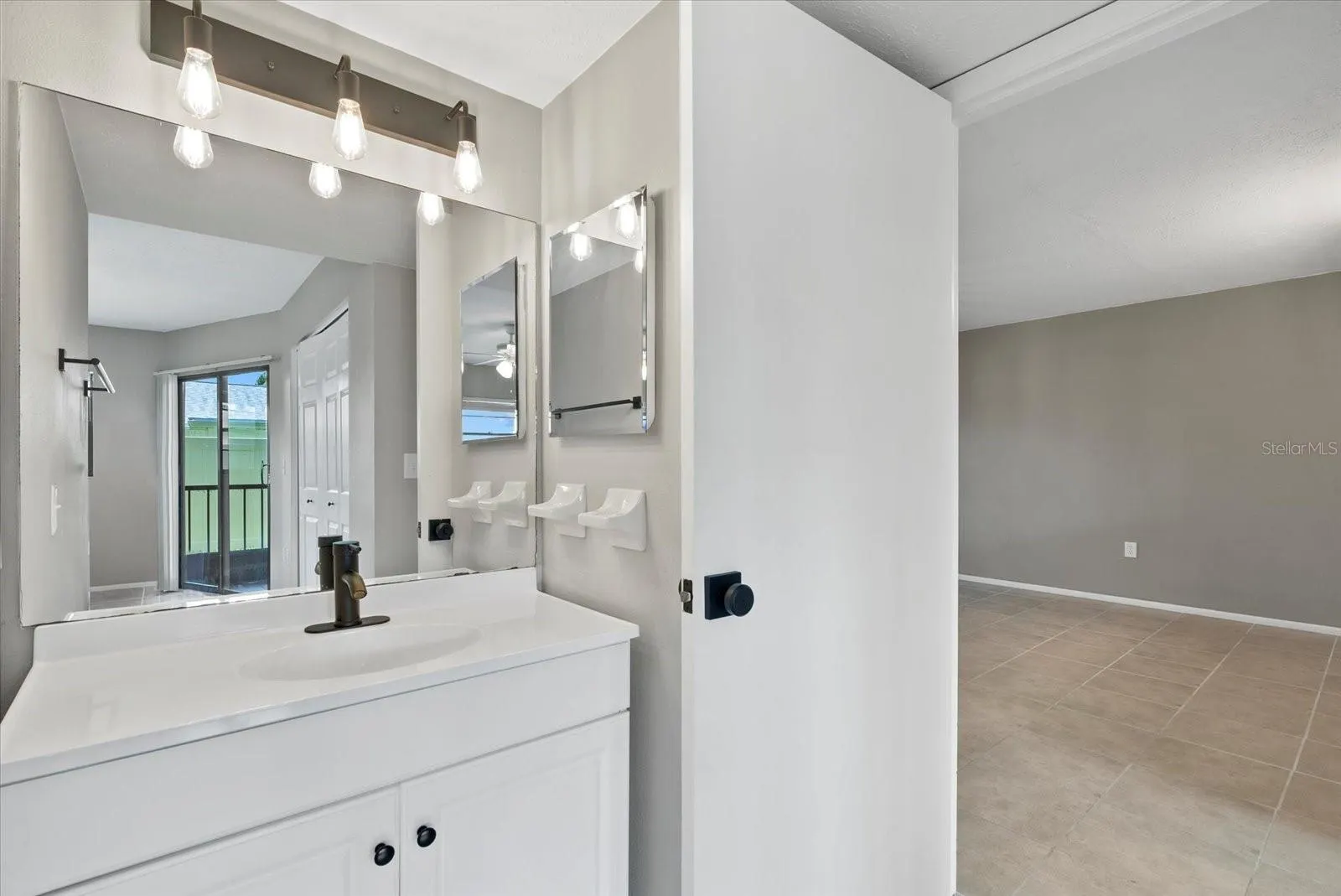 2431 BAYSHORE GARDENS PKWY #19, #19