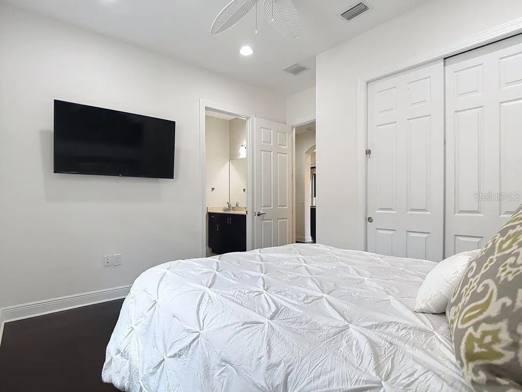 10264 PORTO ROMANO DR