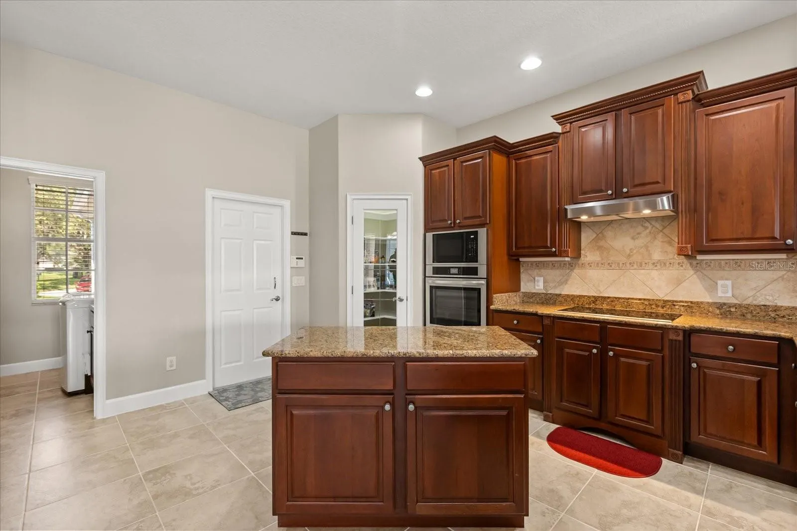 2035 CAPRI LN