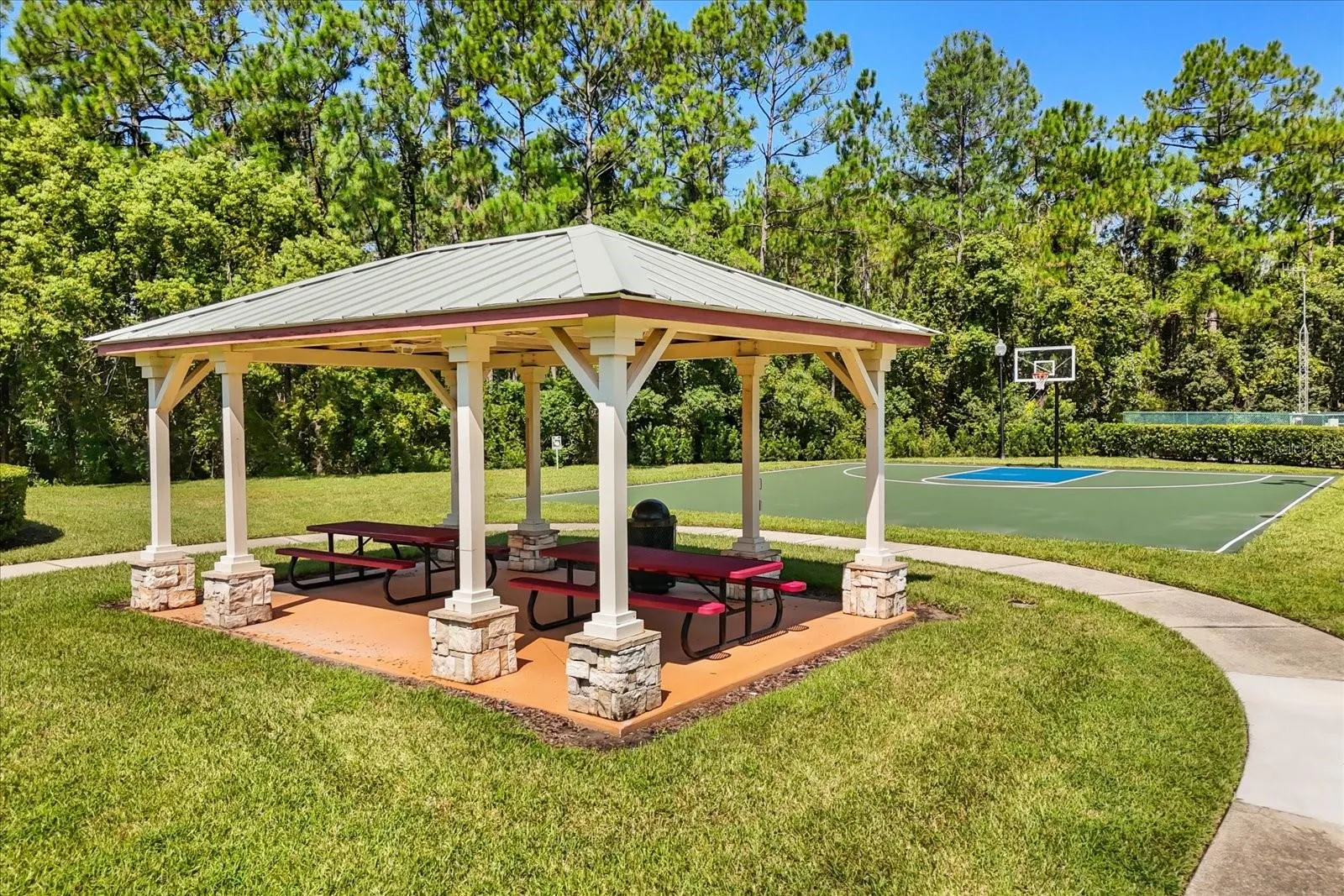 2035 CAPRI LN