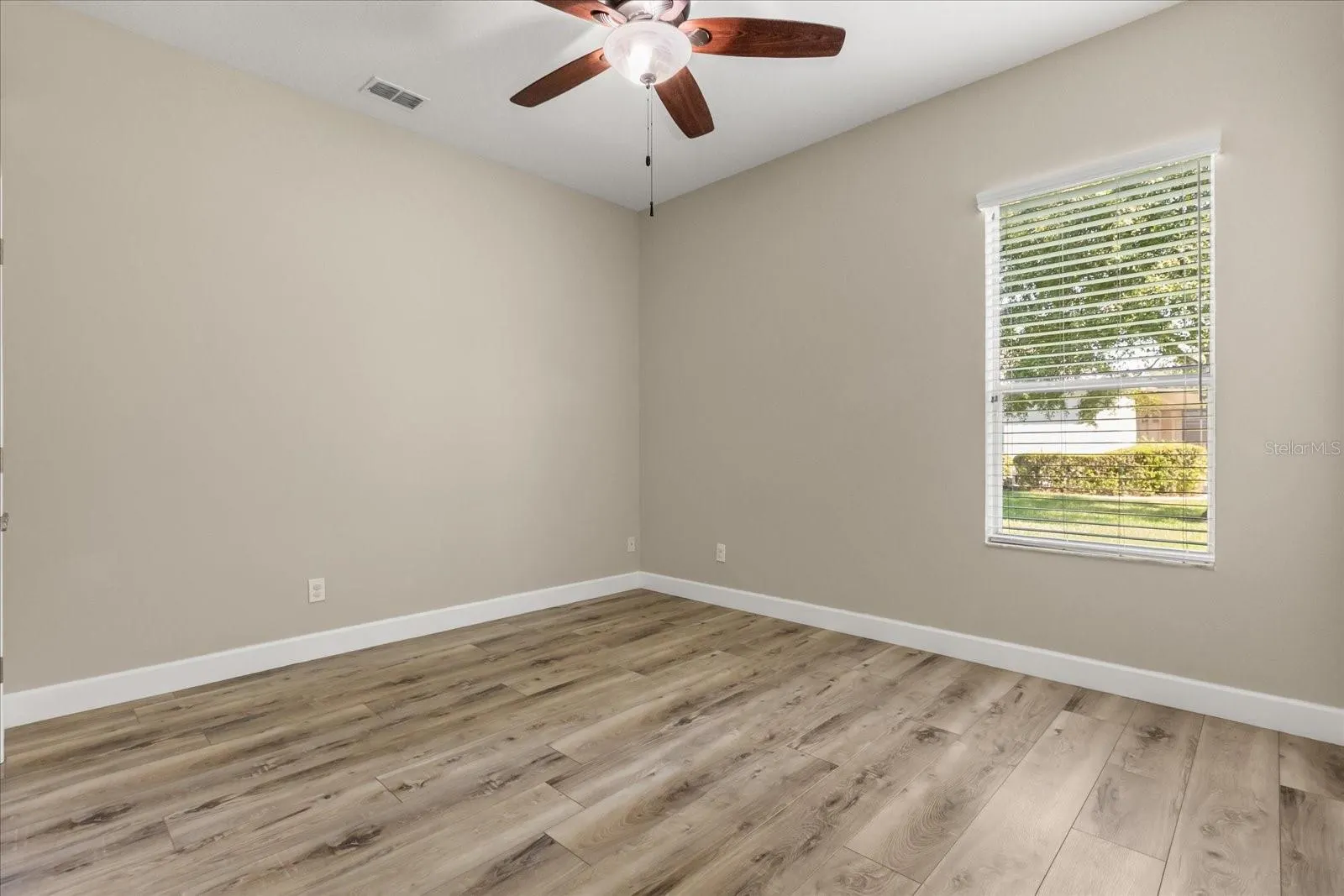 2035 CAPRI LN