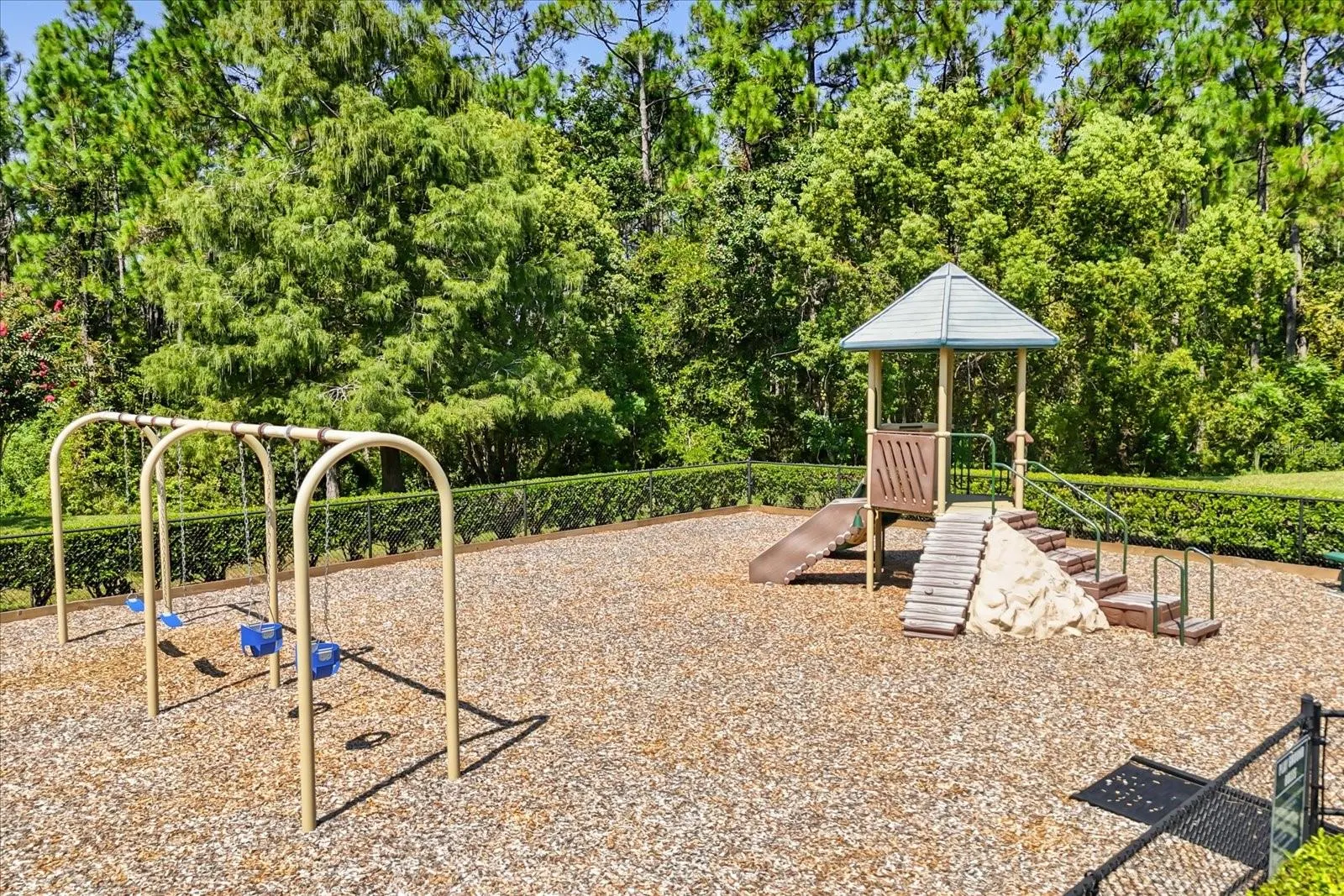 2035 CAPRI LN