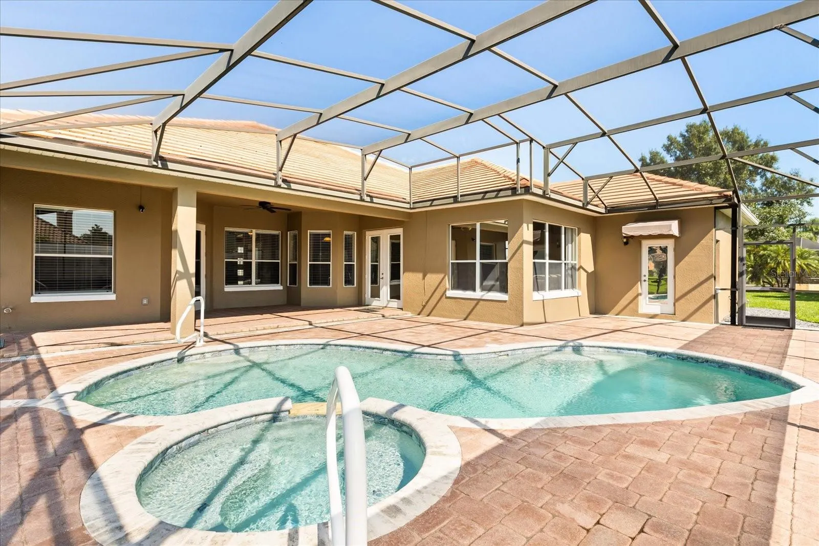 2035 CAPRI LN