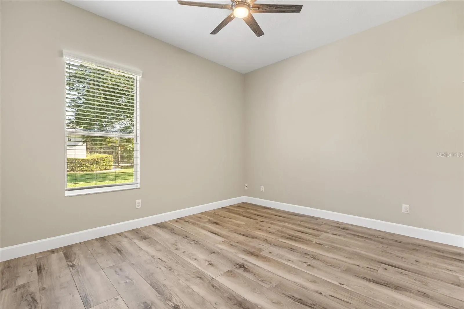 2035 CAPRI LN