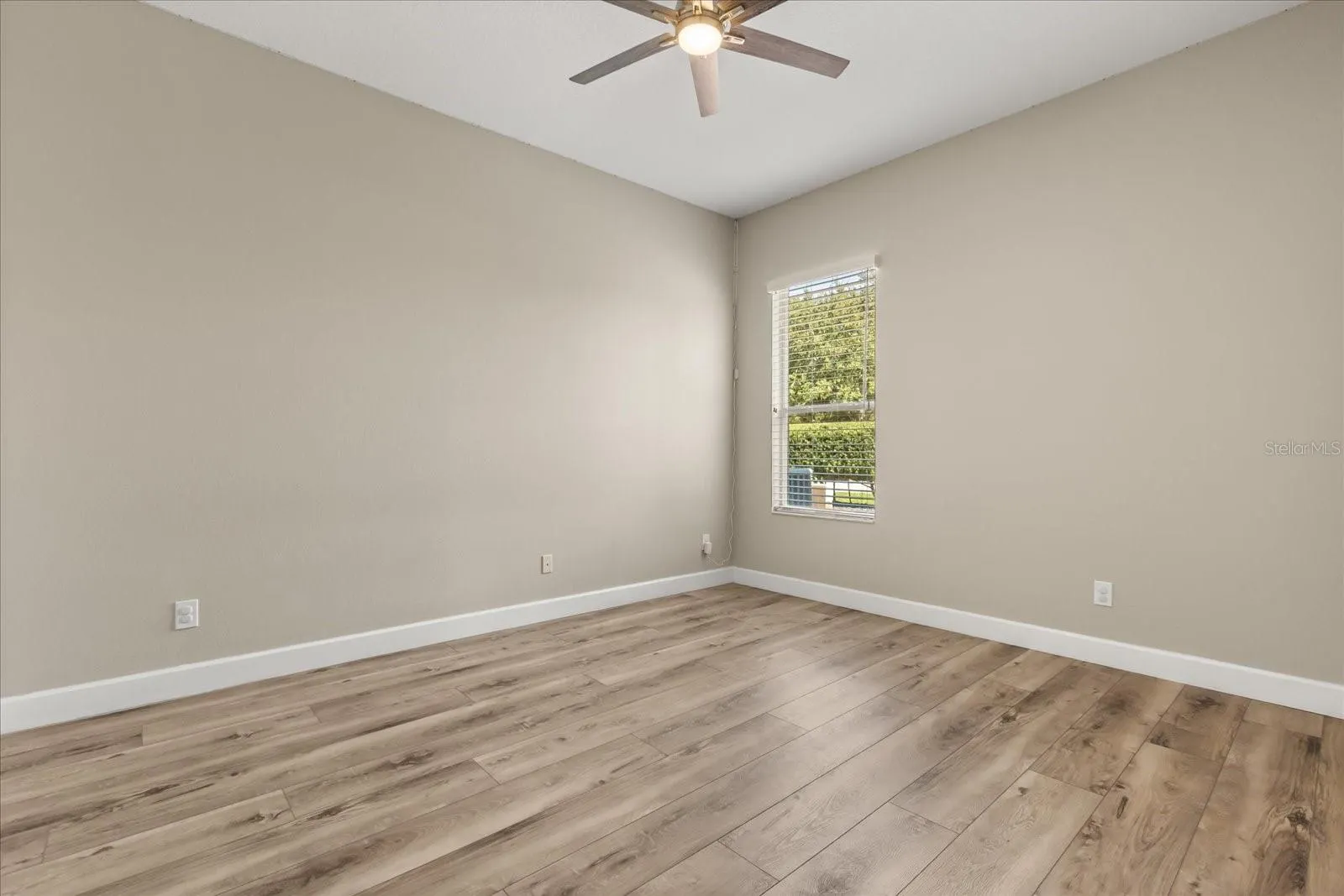 2035 CAPRI LN