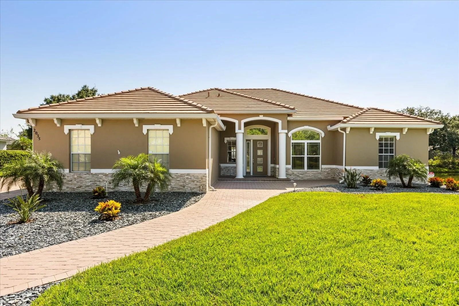 2035 CAPRI LN