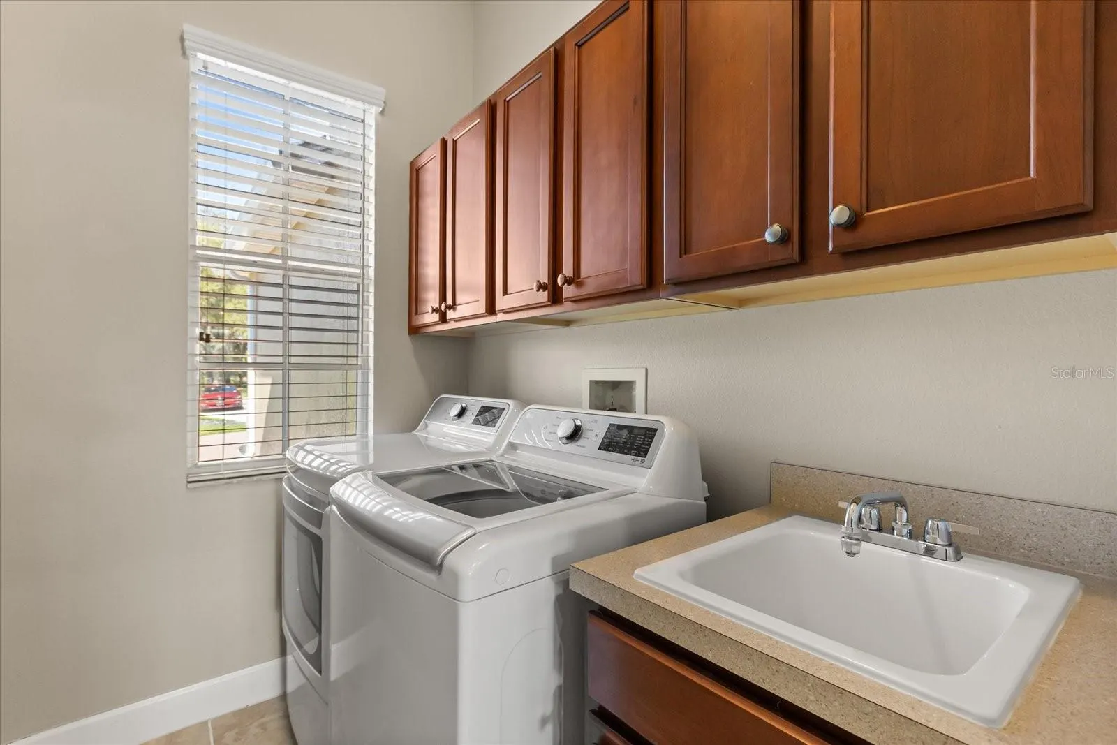 2035 CAPRI LN