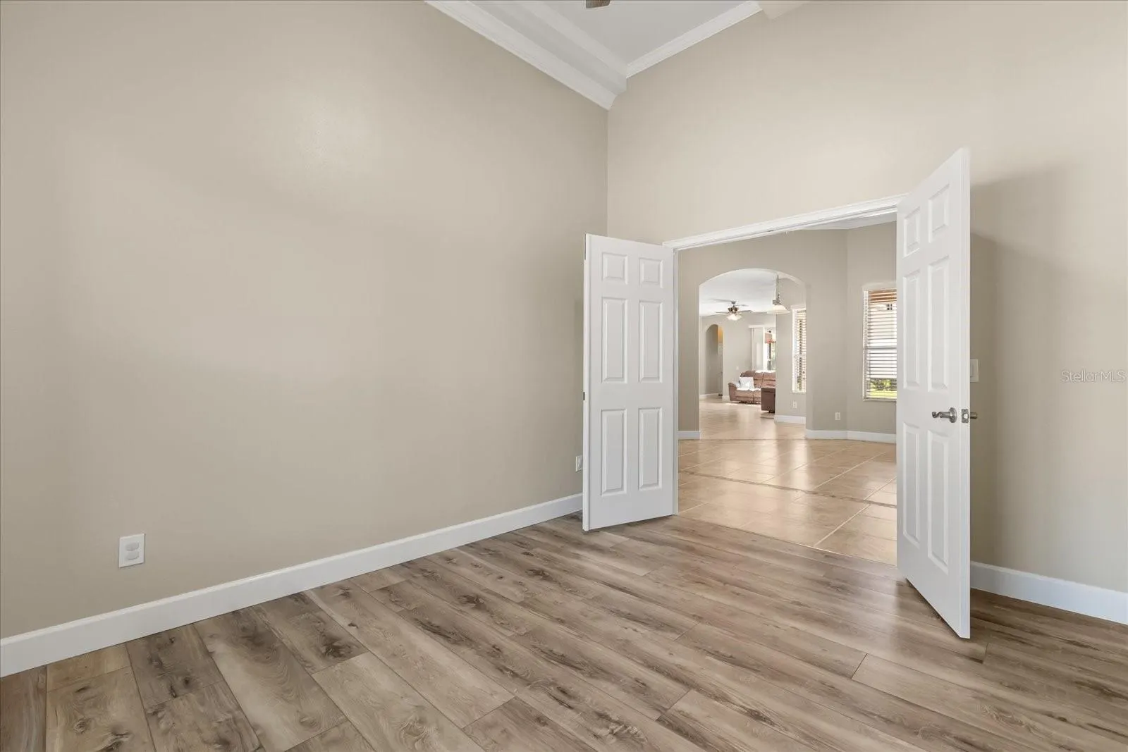 2035 CAPRI LN