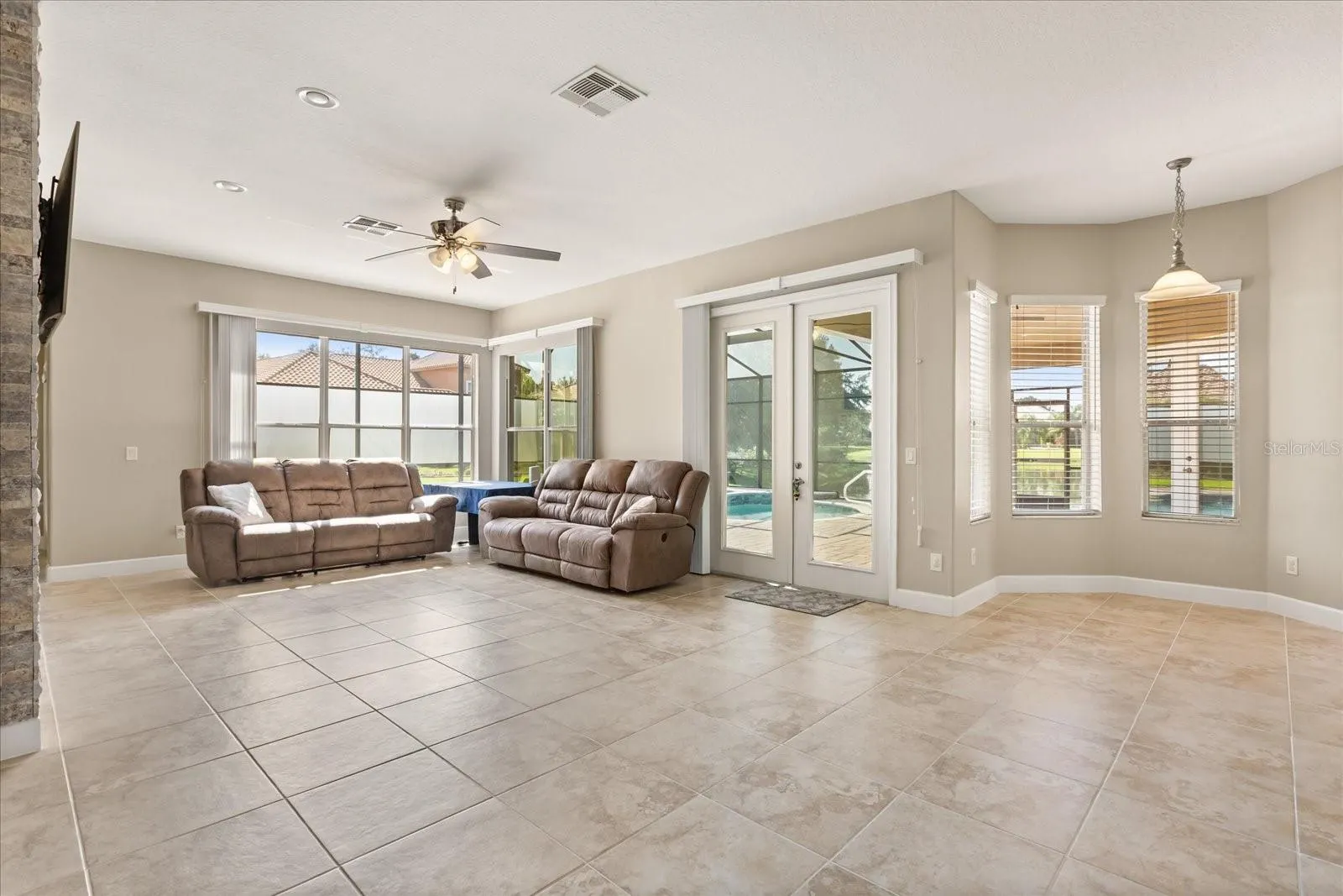 2035 CAPRI LN