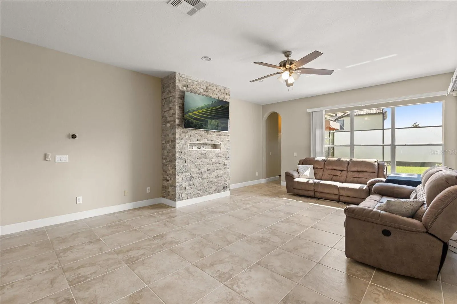 2035 CAPRI LN