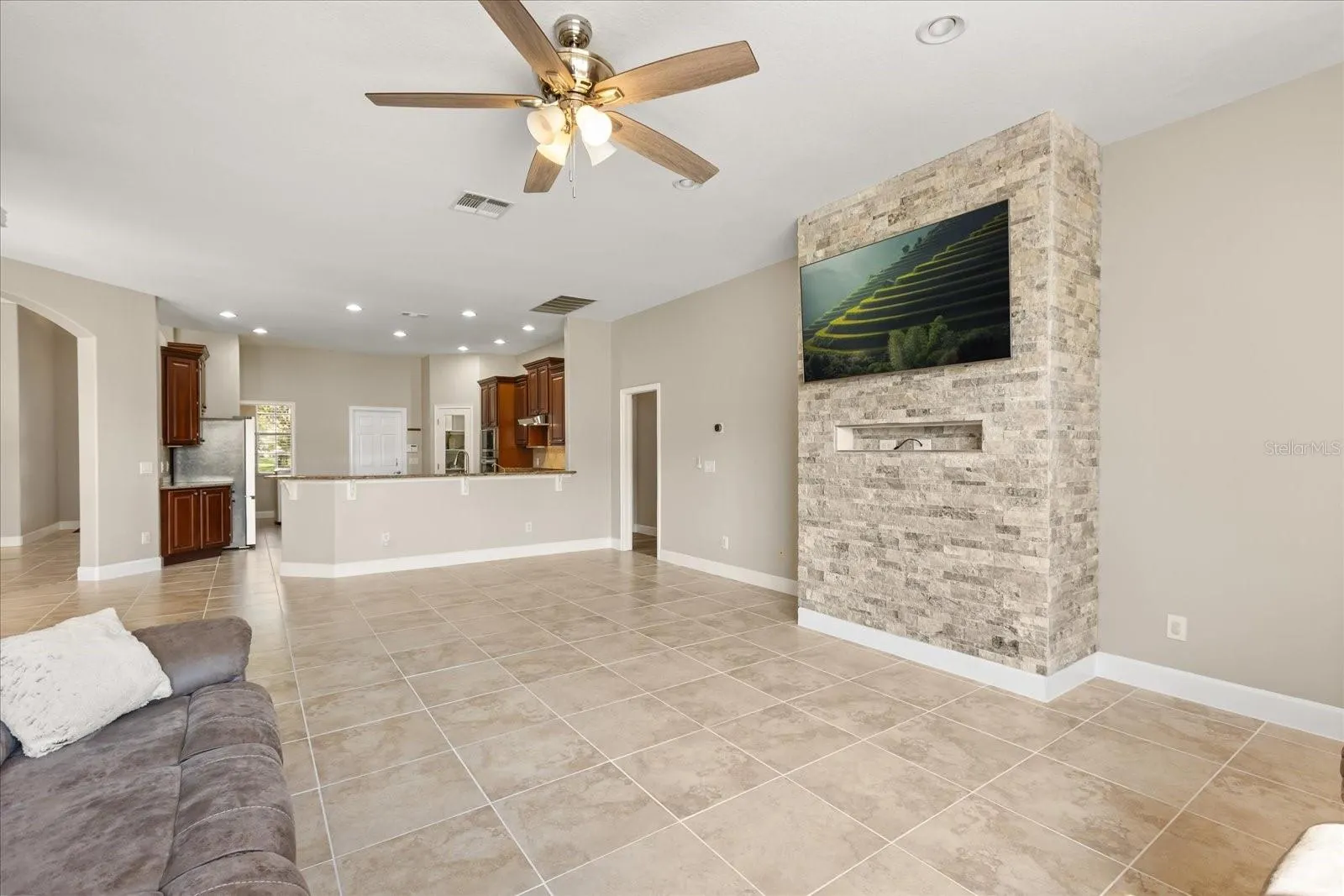 2035 CAPRI LN