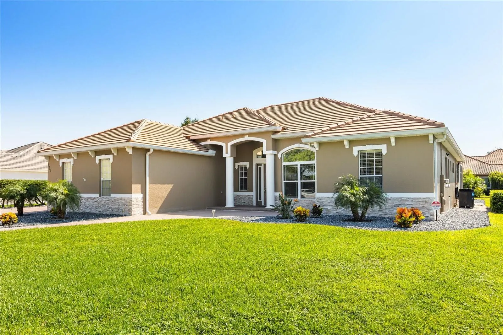 2035 CAPRI LN