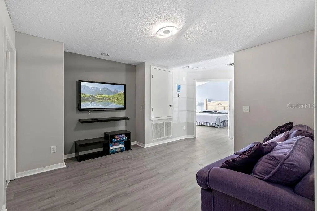 403 SUNSET VIEW DR