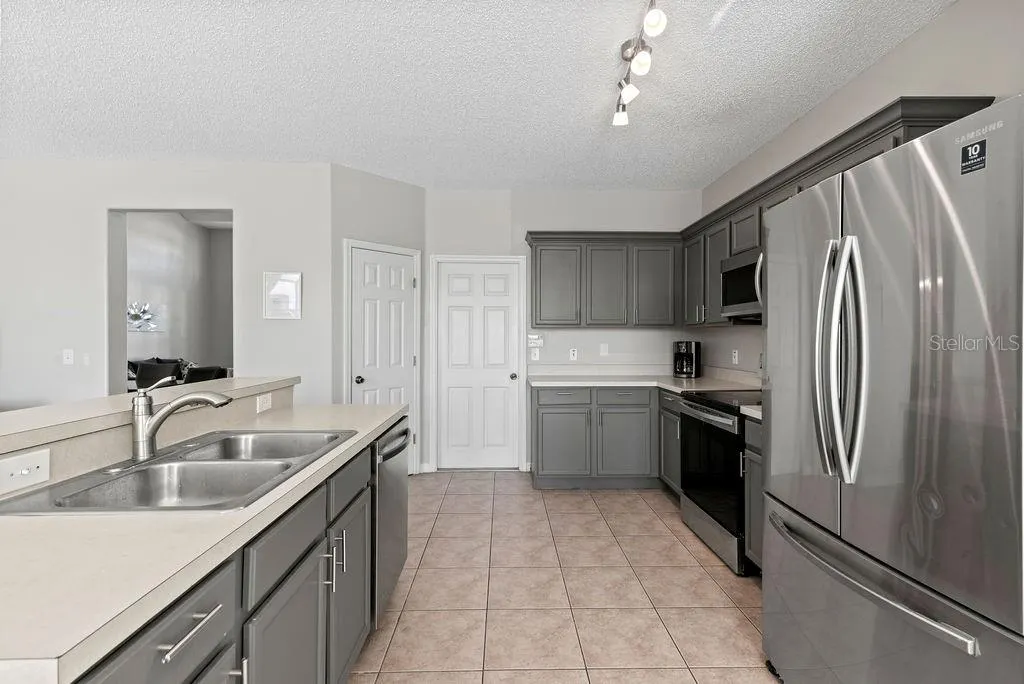 403 SUNSET VIEW DR