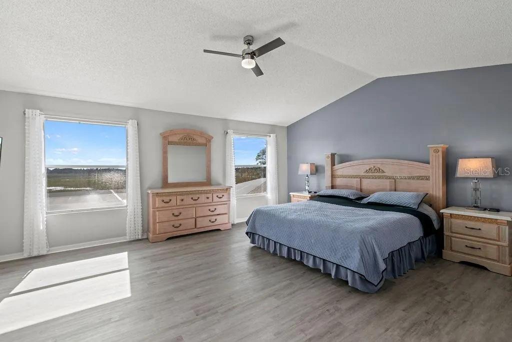 403 SUNSET VIEW DR