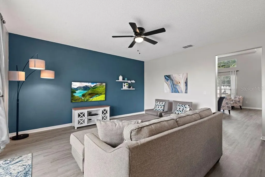 403 SUNSET VIEW DR