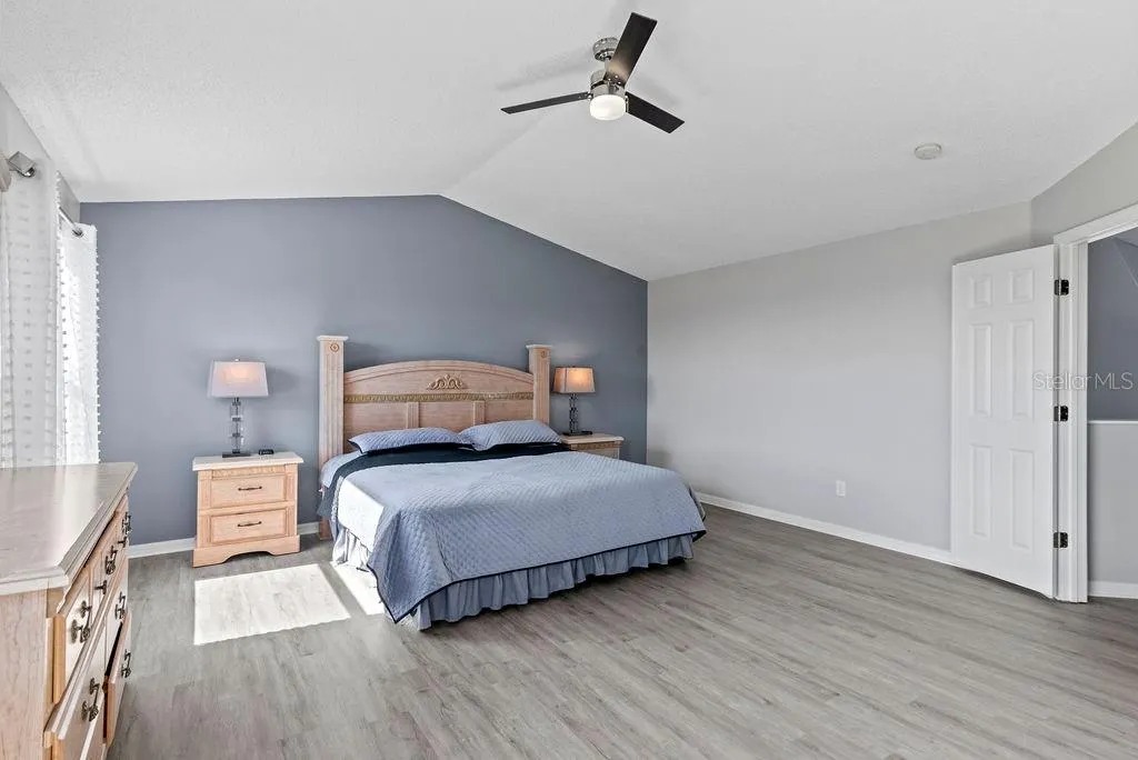 403 SUNSET VIEW DR