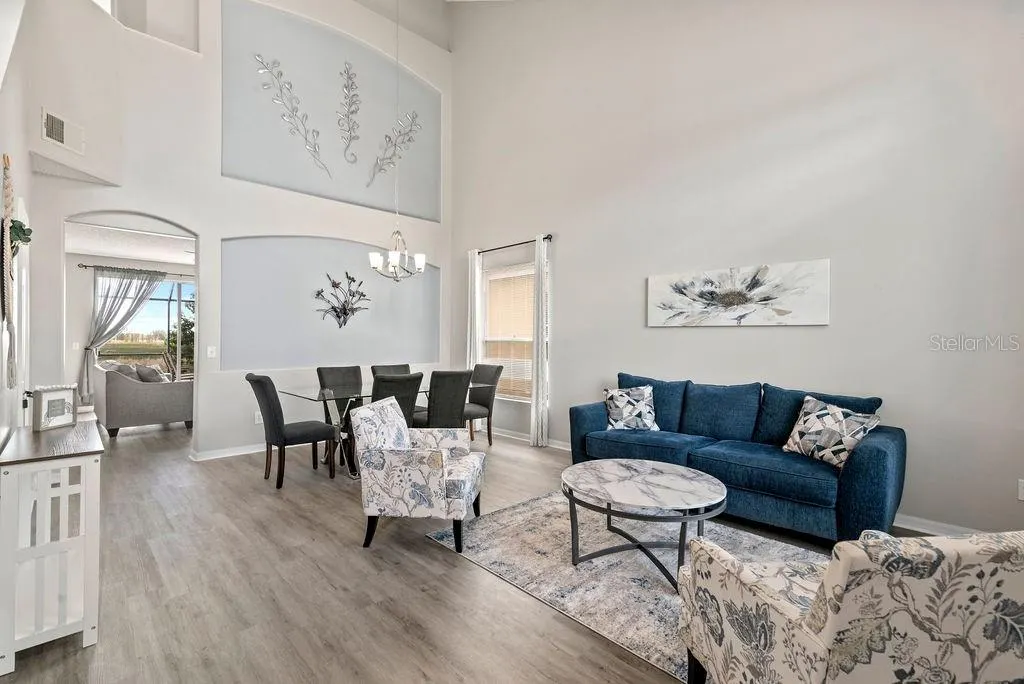 403 SUNSET VIEW DR